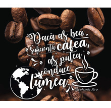 Ilustrație cu boabe de cafea, ceașcă și citat