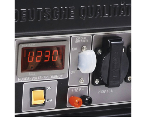 Imagine detaliată cu un generator de curent cu afișaj digital, întrerupător de siguranță și priză