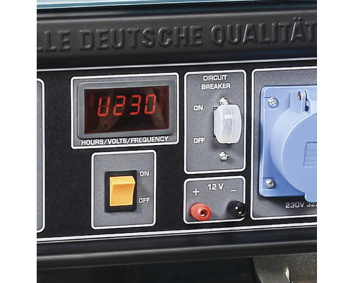 Detaliu generator cu afișaj digital, întrerupătoare și priză