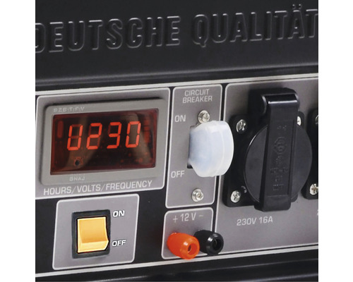 Imagine detaliată cu generator cu afișaj digital, întrerupător și priză