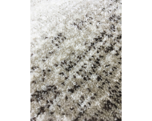 Vizualizare detaliată a unui covor alb cu model