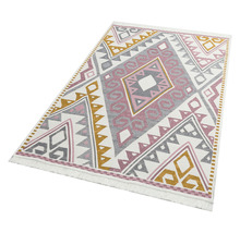 Covor cu model geometric