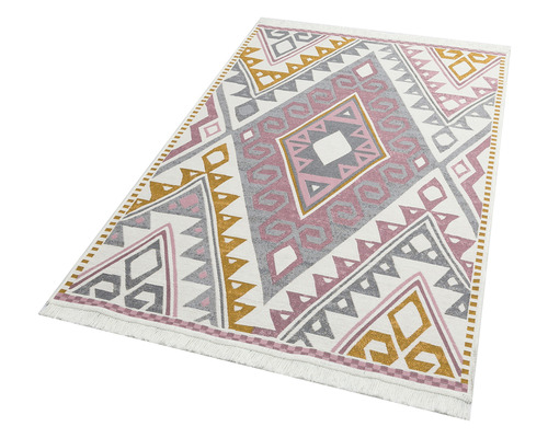 Covor cu model geometric