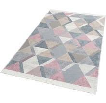 Covor cu model geometric triunghiular