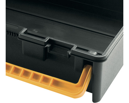 Prim-plan cu o cutie de scule cu mâner