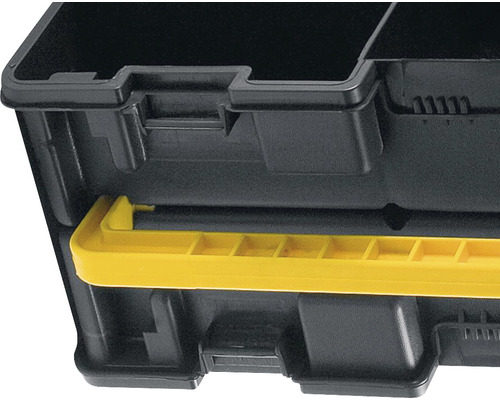 Vizualizare detaliată a unei cutii de scule din plastic cu un mâner galben.