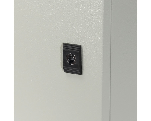 Încuietoare pe un dulap metalic