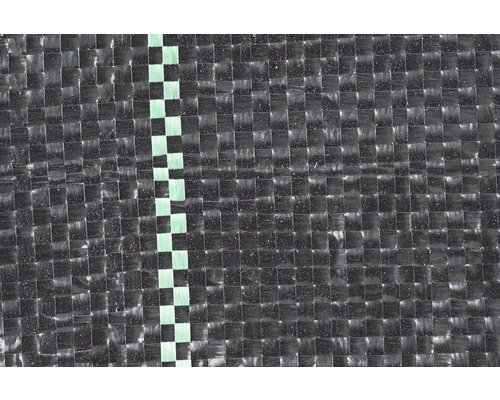 Prim-plan cu folie de plastic anti-buruieni cu model în carouri