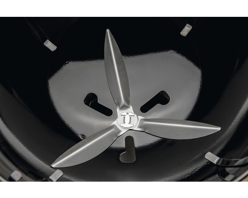 Vizualizare detaliată a sistemului de ventilație a unui grătar sferic