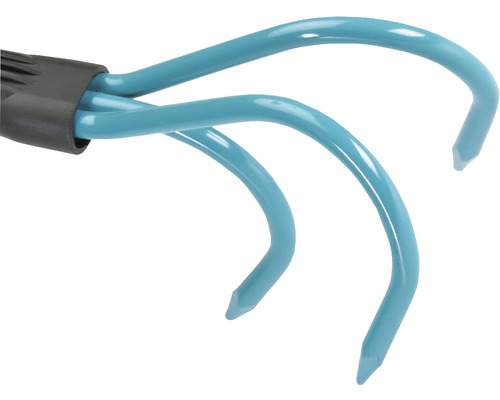 Prim-plan cu gheara de grădină cu trei colți