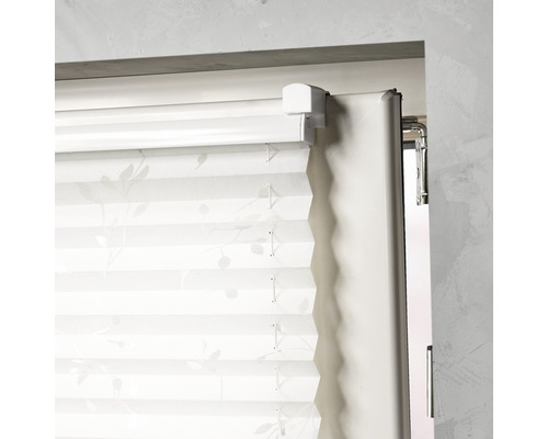 Rulou plisată cu model floral pe fereastră