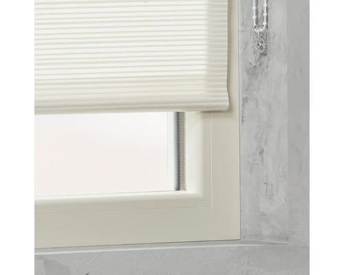 Rulou plisată pe fereastră pentru reglarea luminii