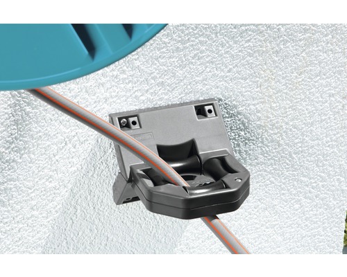 Suport furtun de grădină pe un perete cu furtun de grădină