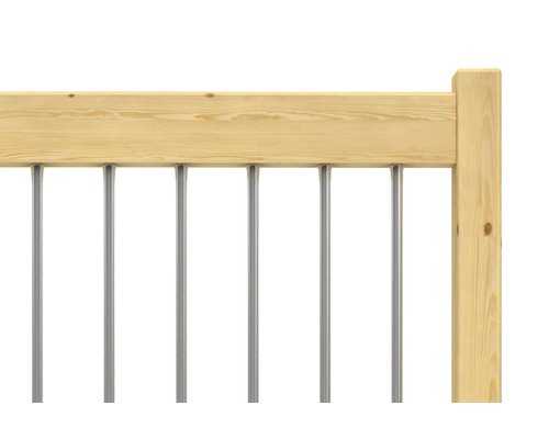 Vizualizare detaliată a unui element de gard din lemn cu stâlpi metalici