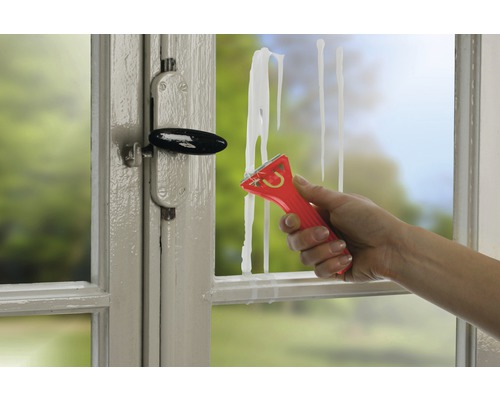 Curățare geamuri cu racletă pentru geamuri