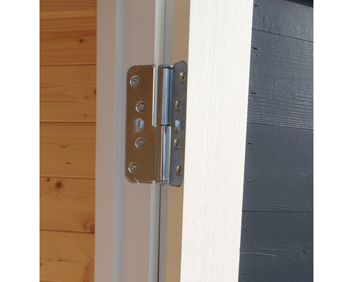 Balama metalică de ușă fixată pe o ușă din lemn