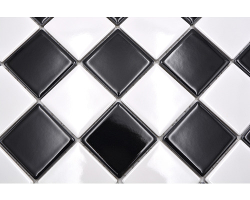 Model de gresie cu romburi într-un model de tablă de șah