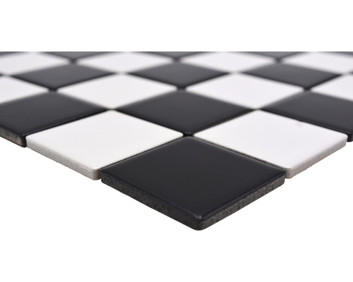 Plăci de mozaic ceramic în model de tablă de șah