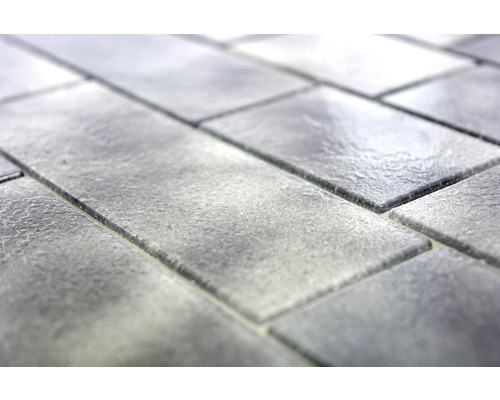 Prim-plan cu plăci dreptunghiulare gri