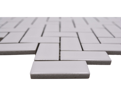 Plăci de mozaic în model herringbone