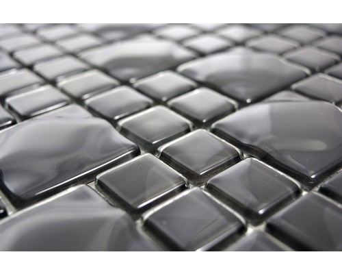 Prim-plan cu plăci de mozaic negre