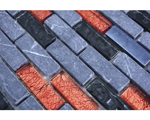 Mozaic din piatră și sticlă în detaliu