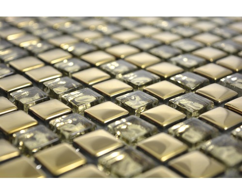 Prim-plan cu plăci de mozaic de sticlă pătrate