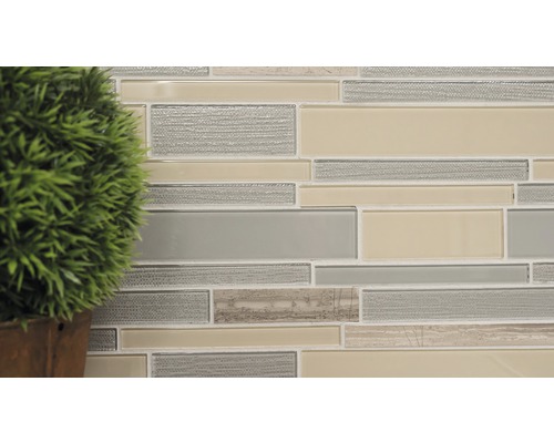 Placă de mozaic cu elemente din sticlă și piatră