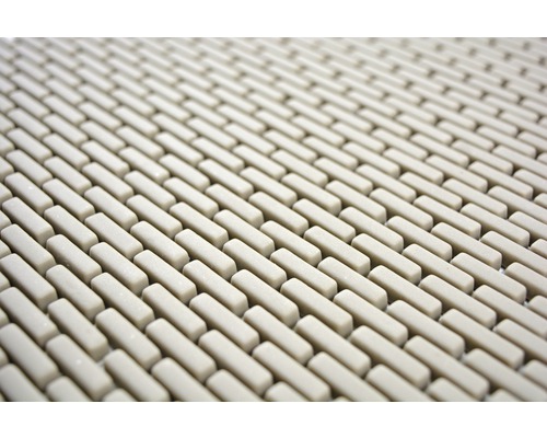 Prim-plan cu o covorașă de duș cu elemente dreptunghiulare.