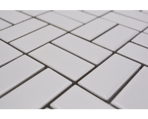 Plăci ceramice cu model herringbone