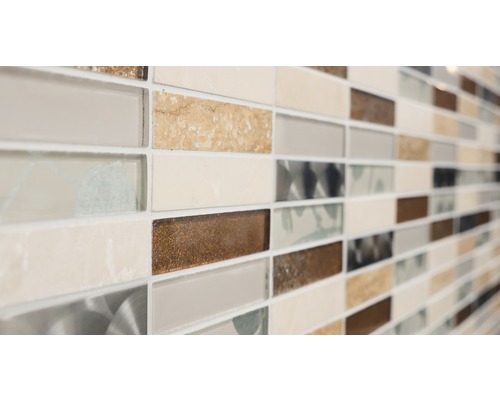 Perete de mozaic cu plăci dreptunghiulare din diferite materiale