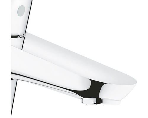 Imagine detaliată a unui robinet metalic