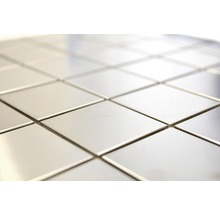 Plăci pătrate din metal în model de țiglă