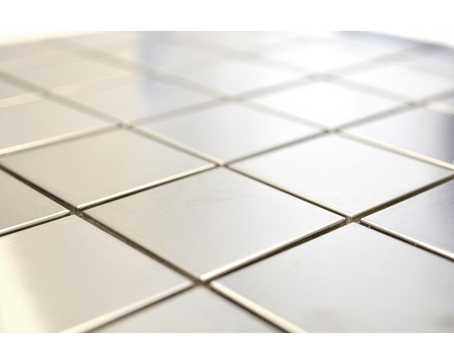 Plăci pătrate din metal în model de țiglă