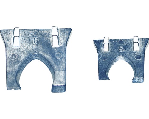 Două suporturi metalice pentru fixarea țevilor cu numerele 5 și 6