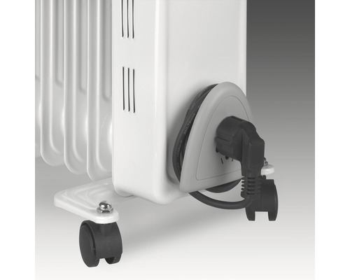 Vizualizare detaliată a unui radiator cu cablu de alimentare și roți