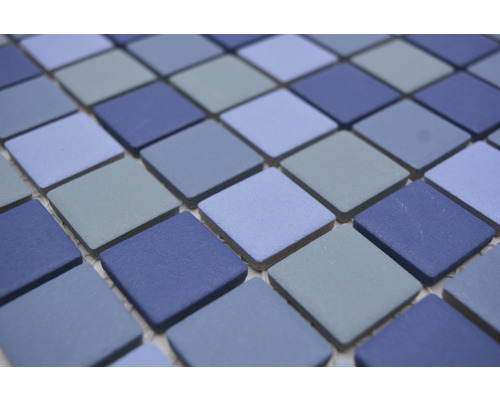 Prim-plan cu plăci de mozaic