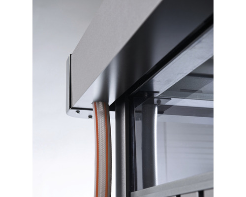 Imagine detaliată cu o copertină de terasă cu furtun