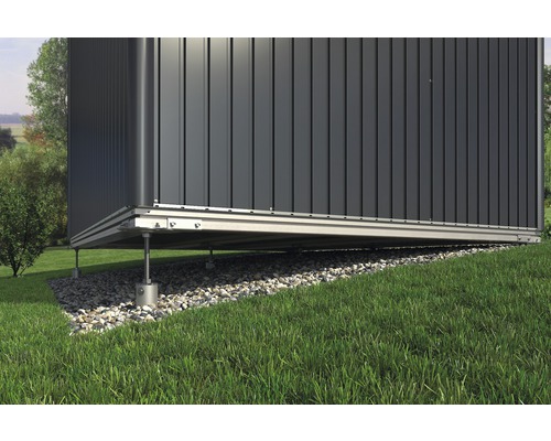 Casă de grădină metalică cu fundație pe gazon