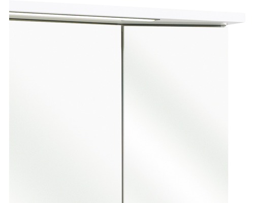 Prim-plan al unui dulap cu oglindă cu două uși