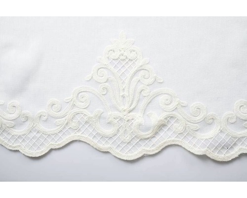 Dantelă cu model floral pe țesătură