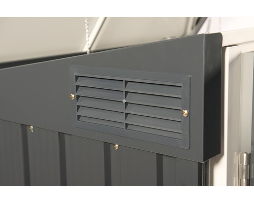 Imagine detaliată a unei căsuțe de grădină cu grilaj de ventilație