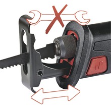 Prim-plan cu un ferăstrău sabie care prezintă schimbarea lamei fără scule și mișcarea orbitală reglabilă