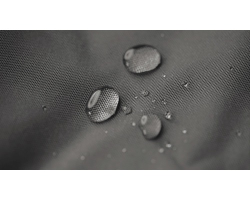 Prim-plan cu picături de apă pe material hidrofug