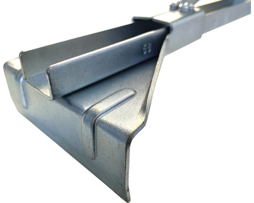 Prim-plan cu conector unghiular metalic