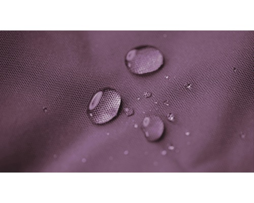 Picături de apă pe material hidrofug