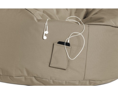 Imagine detaliată cu un sac de șezut cu buzunar pentru telefon mobil și căști.