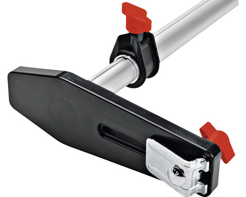 Prim-plan cu banc de lucru cu suport reglabil pe înălțime pentru piese.