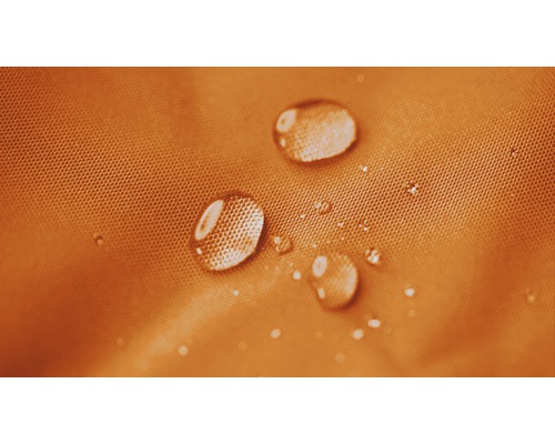 Prim-plan cu picături de apă pe material hidrofug