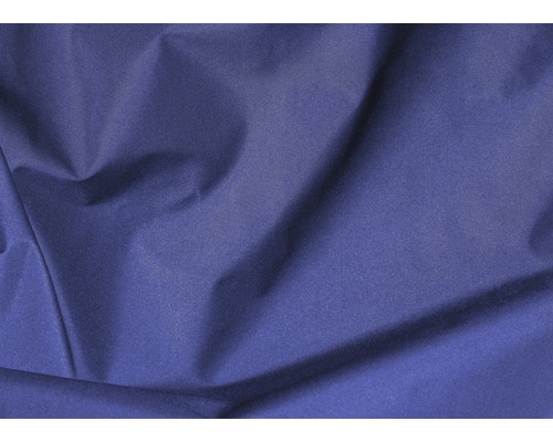 Prim-plan al unei tapițerii din material textil albastru, cu pliuri